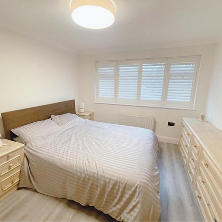 Home Near London Heathrow, Slough,Windsor,Legoland Colnbrook Екстериор снимка