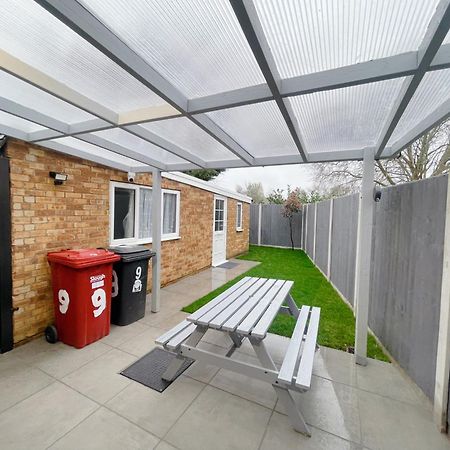 Home Near London Heathrow, Slough,Windsor,Legoland Colnbrook Екстериор снимка