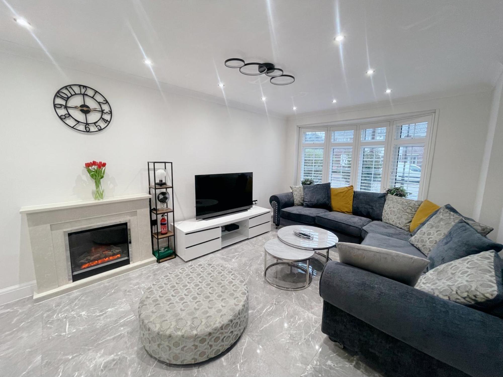 Home Near London Heathrow, Slough,Windsor,Legoland Colnbrook Екстериор снимка