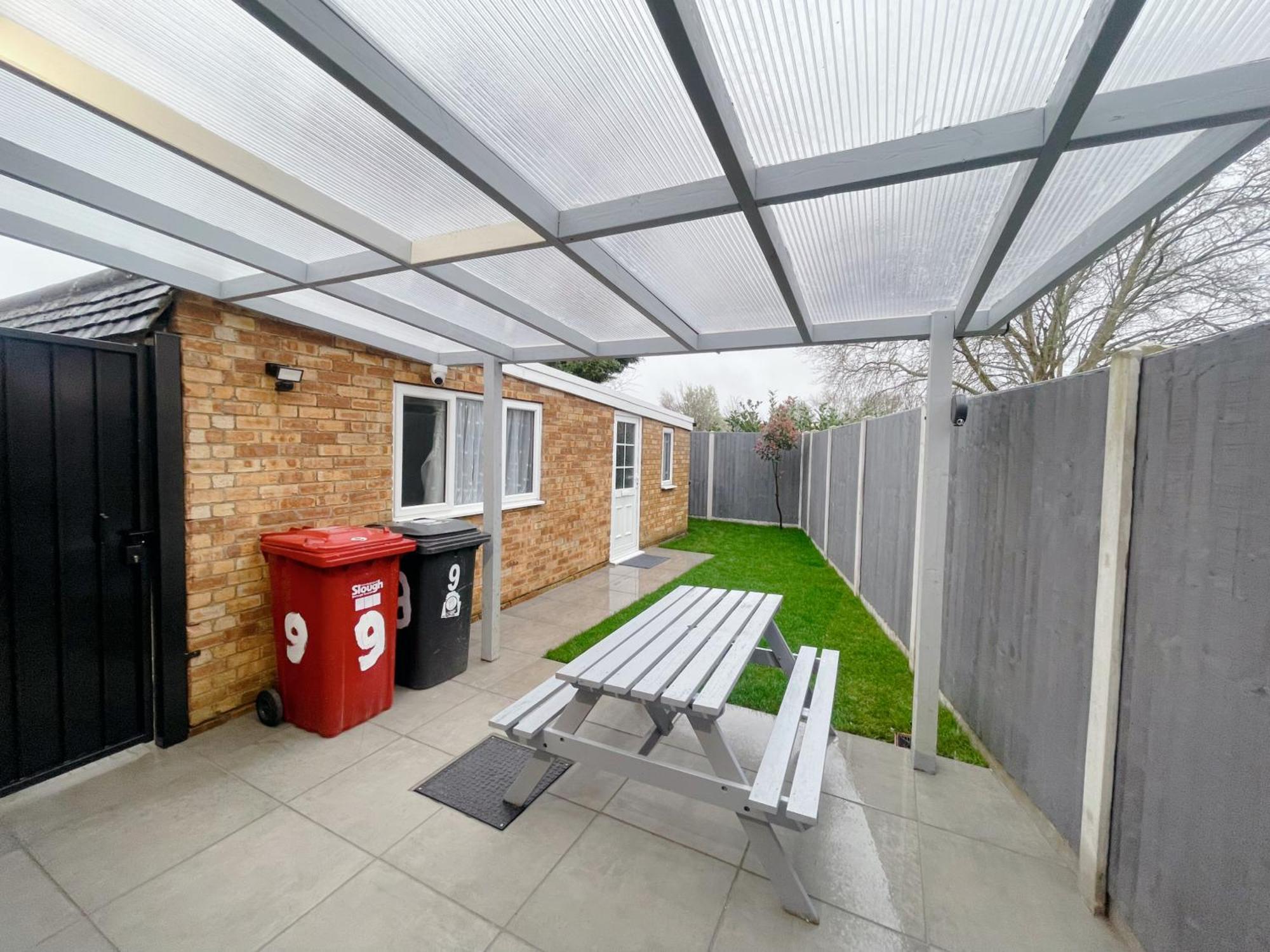Home Near London Heathrow, Slough,Windsor,Legoland Colnbrook Екстериор снимка