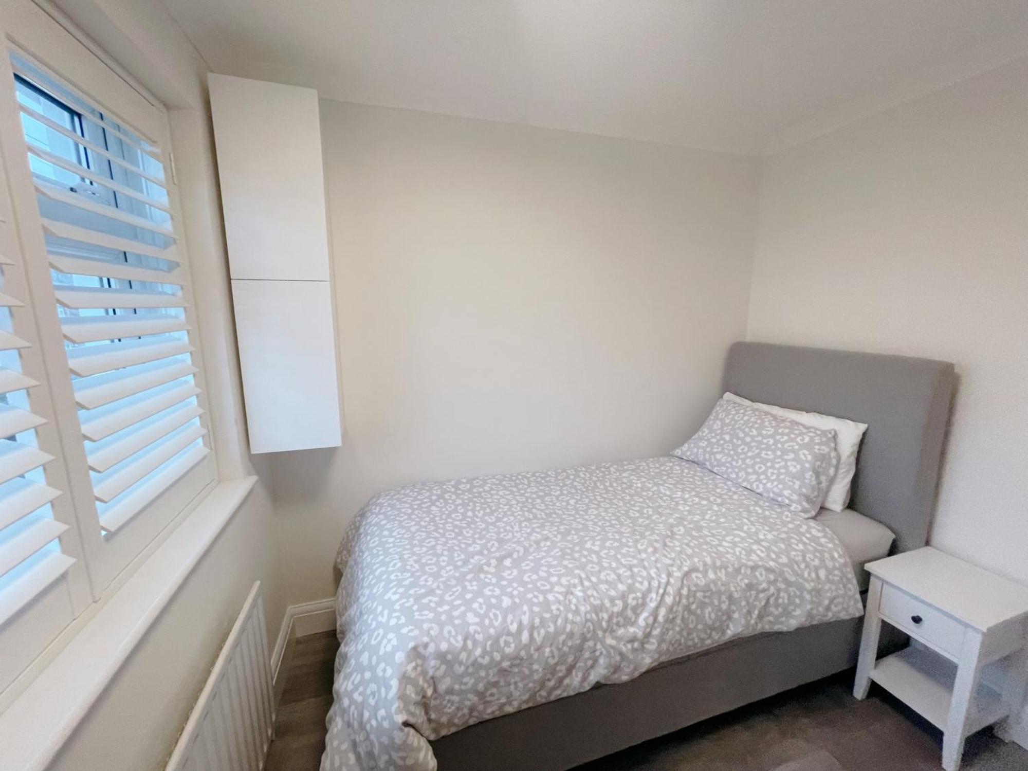 Home Near London Heathrow, Slough,Windsor,Legoland Colnbrook Екстериор снимка
